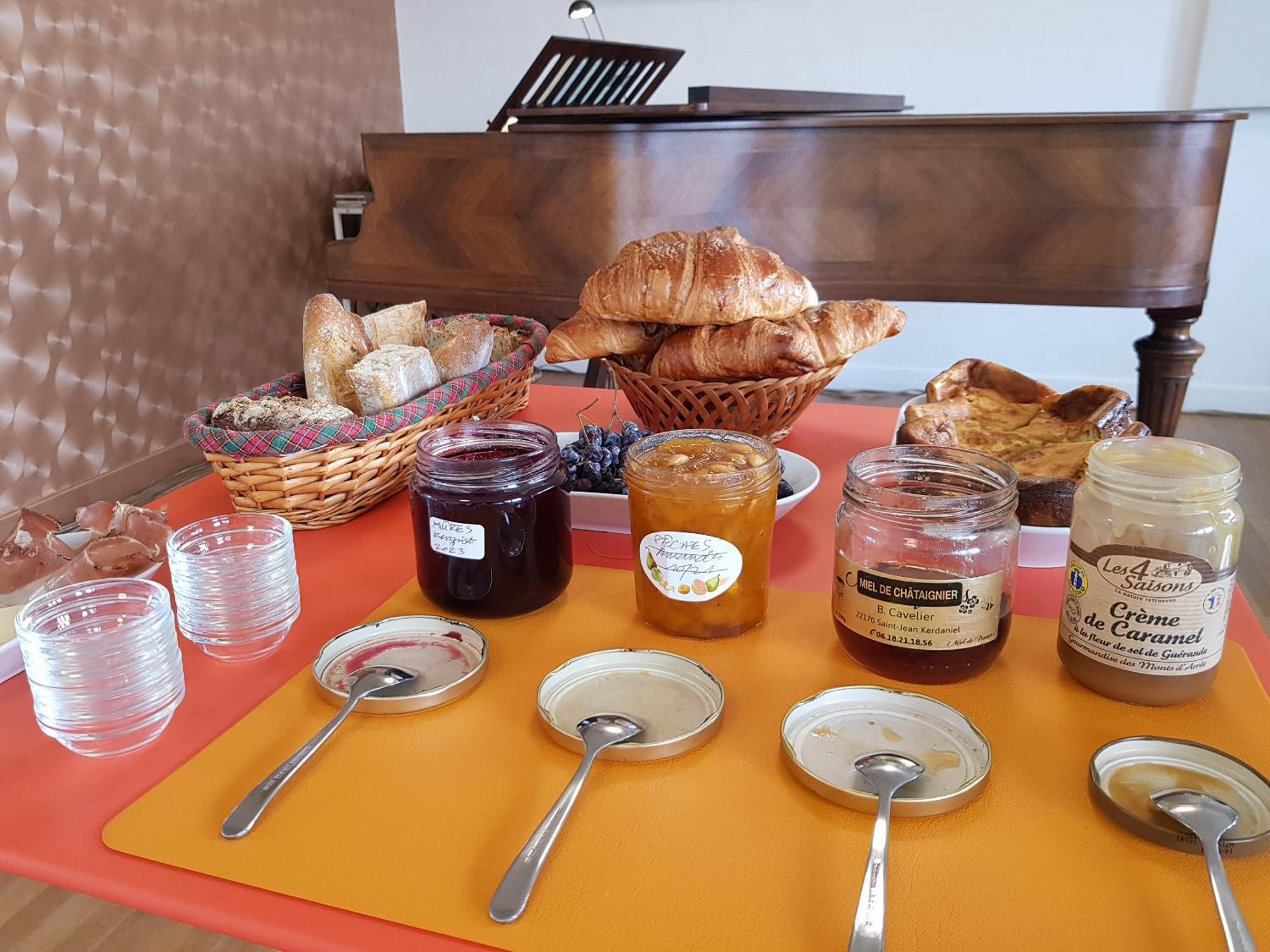 Bed and Breakfast Les Balcons Du Tregor Lannion Exterior foto